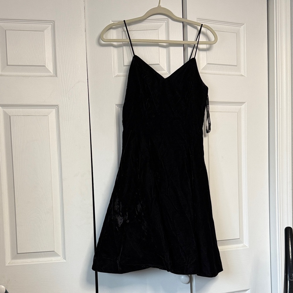 Chic Black Spaghetti Strap Mini Dress Velvet